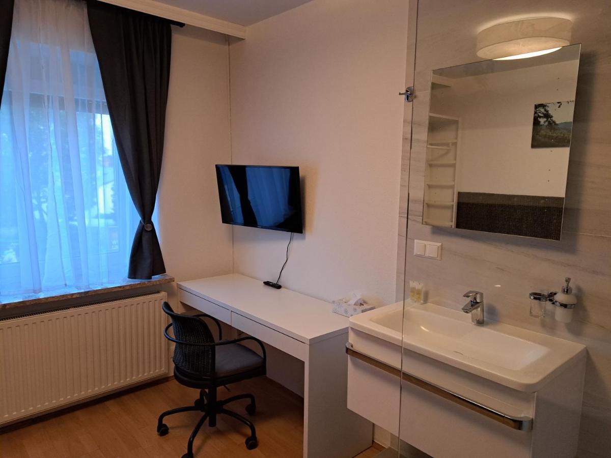 Flataid Gaestehaus Graschi - Steinbergstrasse Грац Екстериор снимка